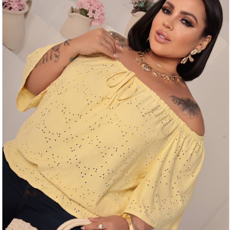 Blusa Feminina Ciganinha Plus Size Leise | Estilo Ombro a Ombro | Moda Confortável Verão 2025 | Veste 48 ao 50