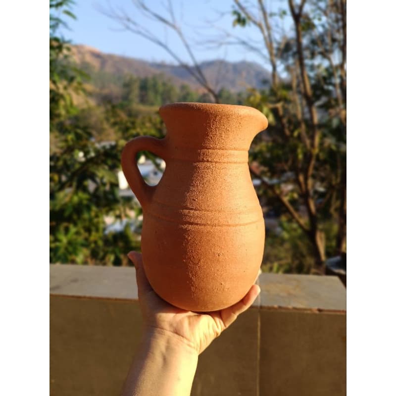 Vaso de barro decorativo com furo embaixo .. perfeito para cascatas, plantas e decorações em geral