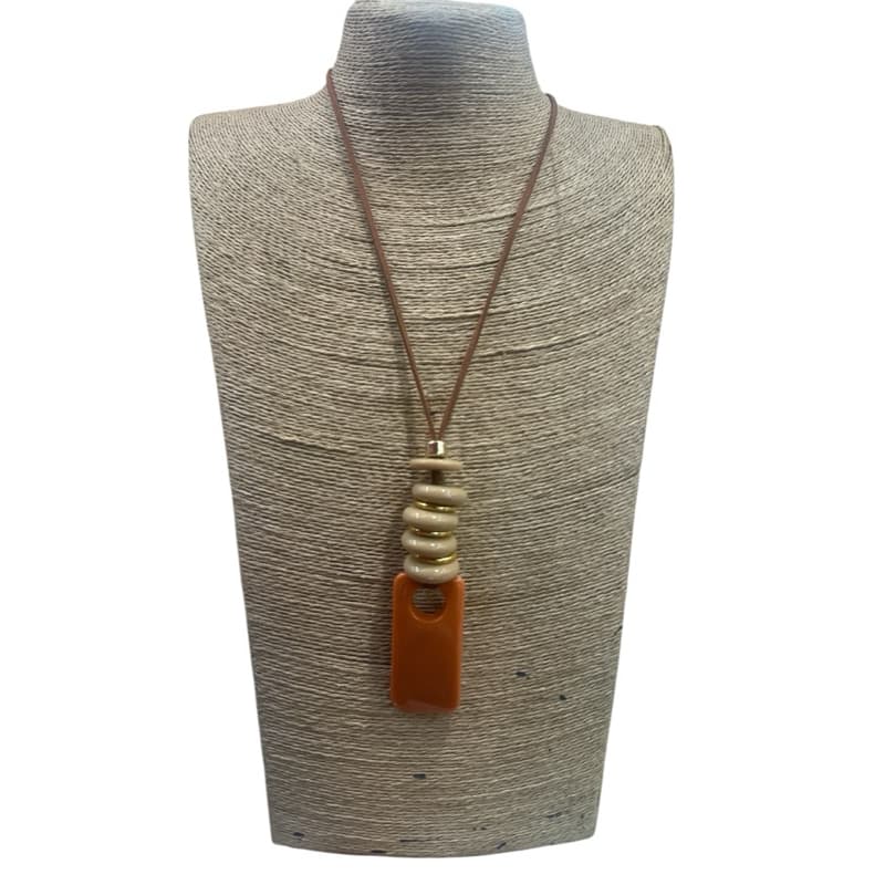 colares de resina com detalhes dourado 0001