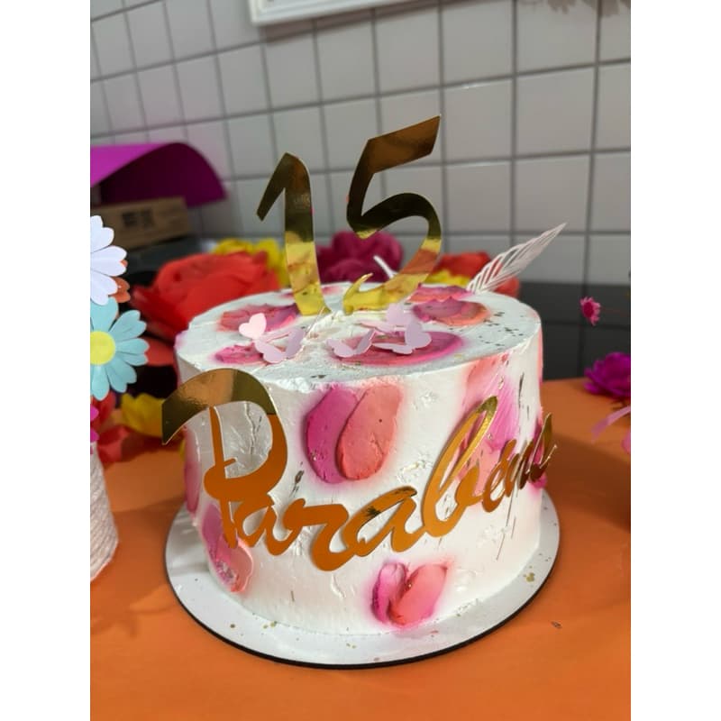Parabéns com número dourado para decoração de festa