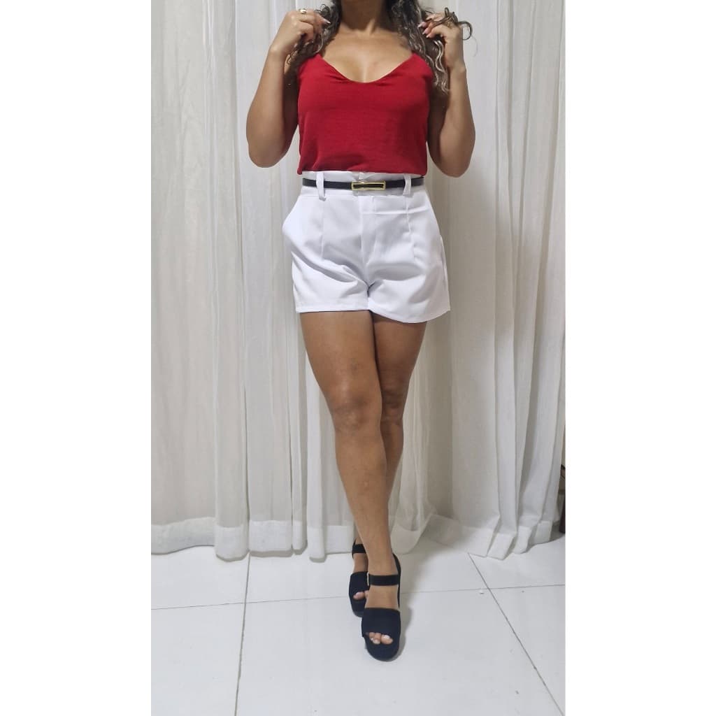 conjunto de shorts alfaiataria com cinto e blusa gola v