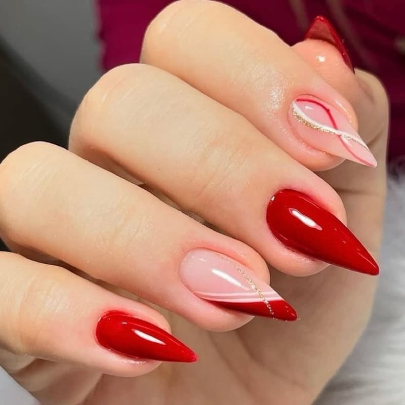unha stiletto pequena vermelha decorada feta em gel artesanal