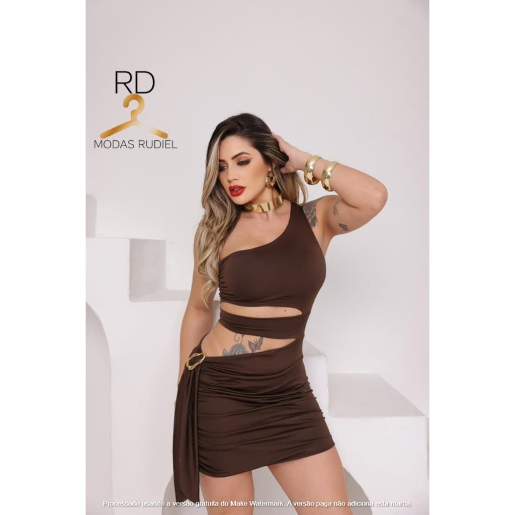Vestido Com Um Recorte Ousado Na cintura E A Parte De Cima Com Um Ombro Só A Da Saia Vem Drapeado com Uma Fivela Lateral