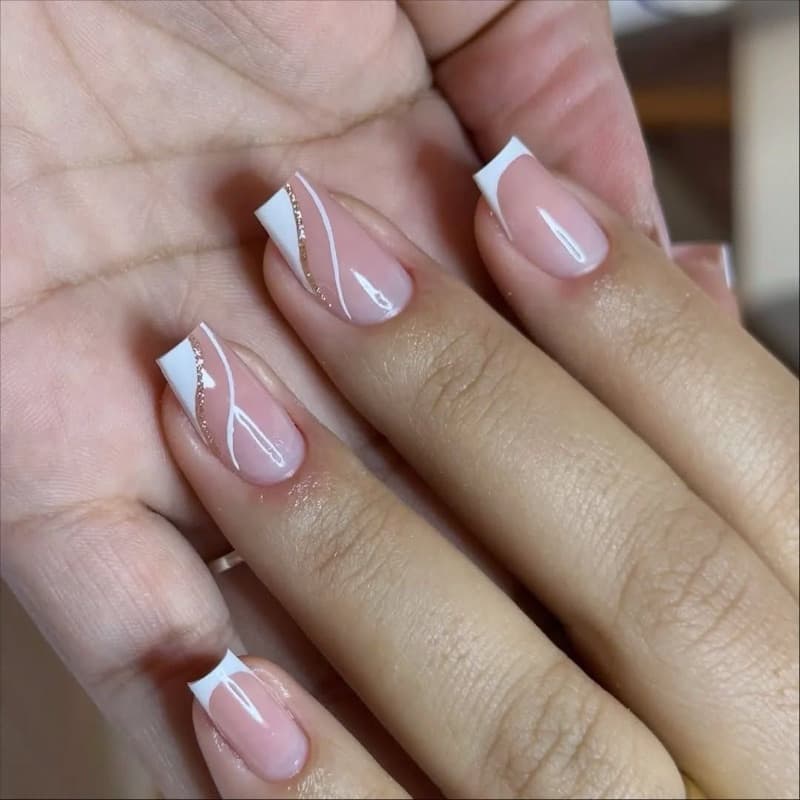 Postiça realista quadrada curta delicada branca pronta para aplicação feita em gel artesanal