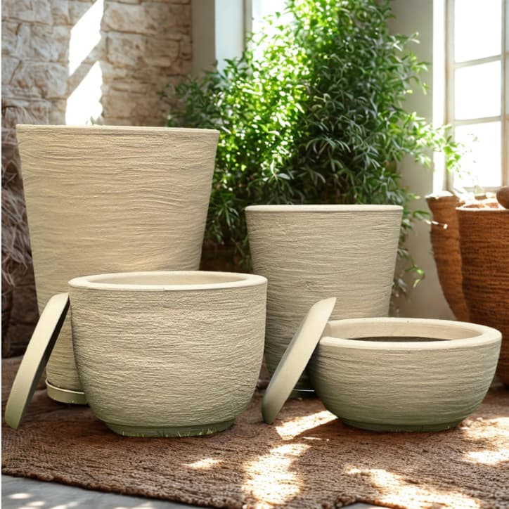 Kit 4 Vasos Decorativos Planta Flor Polietileno (coluna + Bojo + cone + Bacia) N1 Com Pratos