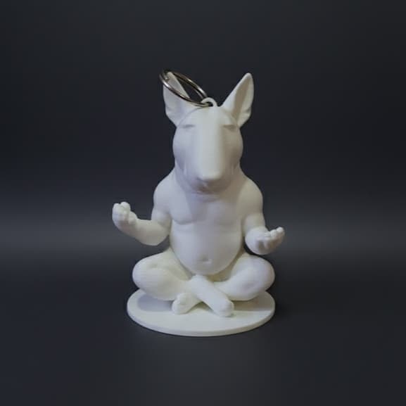 Chaveiro Bull Terrier Zen 🐾 – Cachorro Meditando em Impressão 3D