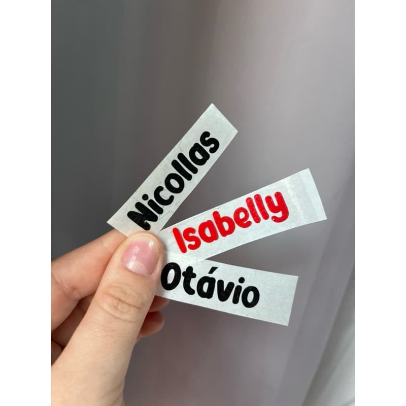 Nomes Personalizados para Colar em Garrafinhas em Vinil Preto ou Vermelho - A prova d´água