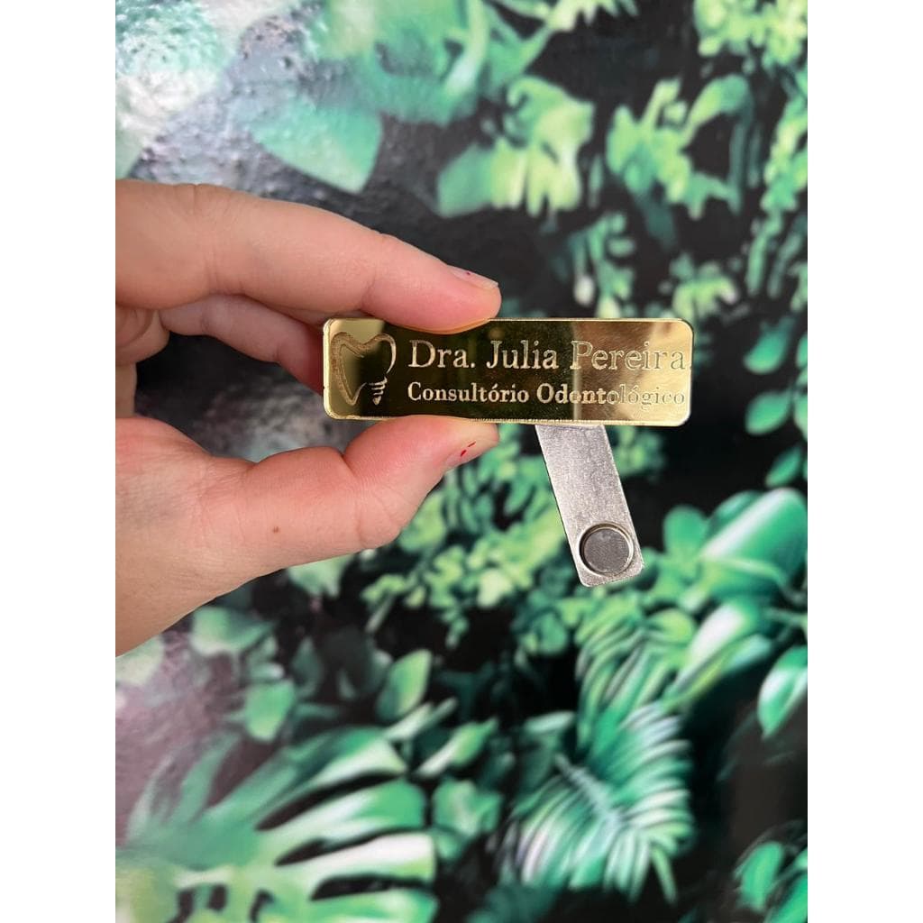 Broche Crachá Personalizado Magnético com Logo Botton em Acrílico para Eventos e Uniformes