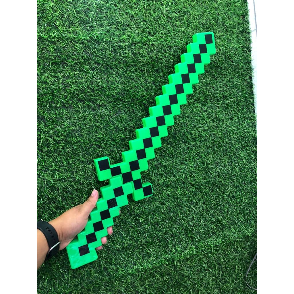 Espada Pixel com Luz LED e Som – Brilho e Ação no Estilo Gamer!