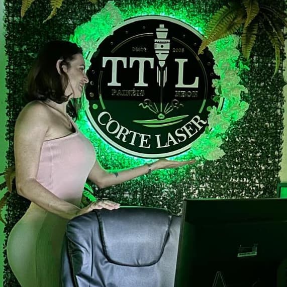 Logomarca Personalizada para Loja – Logo em Acrílico com Iluminação Neon LED 55cm