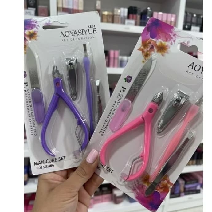 ​Kit Manicure 5 Peças Profissional | Alicate Cortador Unha Lixa Pinça de Sobrancelha - Cuidado Pessoal - Cores Variadas