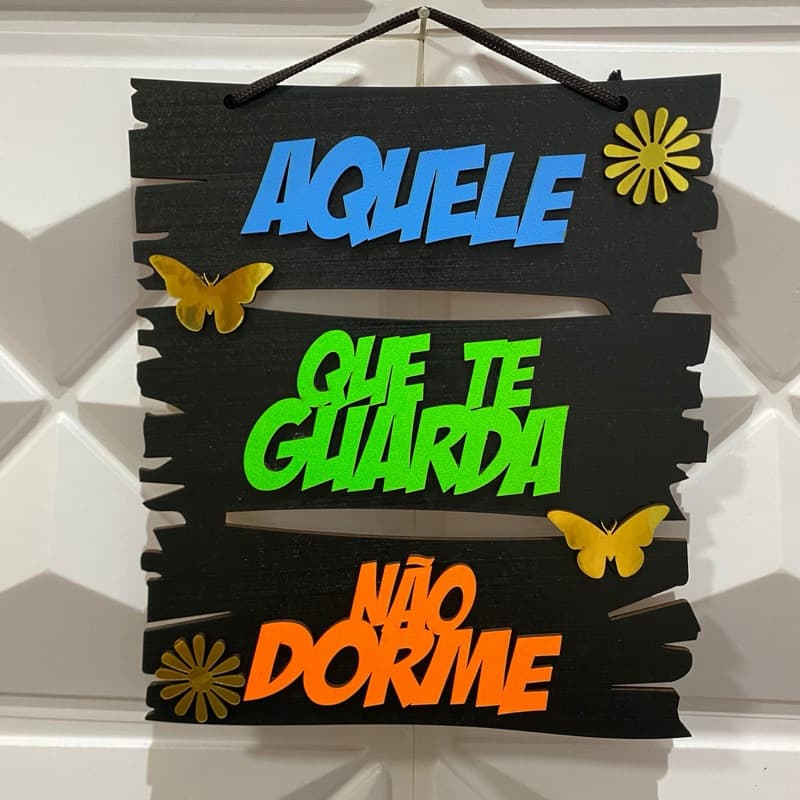 Placa Decorativa Quadro MDF AQUELE QUE TI GUARDA NÃO DORME