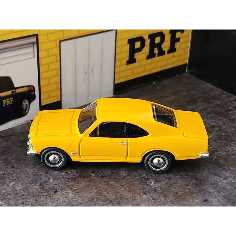MINIATURA OPALA COUPE AMARELO CAJU CUSTOM PNEUS DE BORRACHA ESCALA 1.64 TAMANHO 7CM NA CARTELA