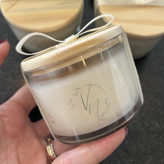 Vela Aromática Perfumada Artesanal em Pote de Vidro 100g com Tampa de Madeira