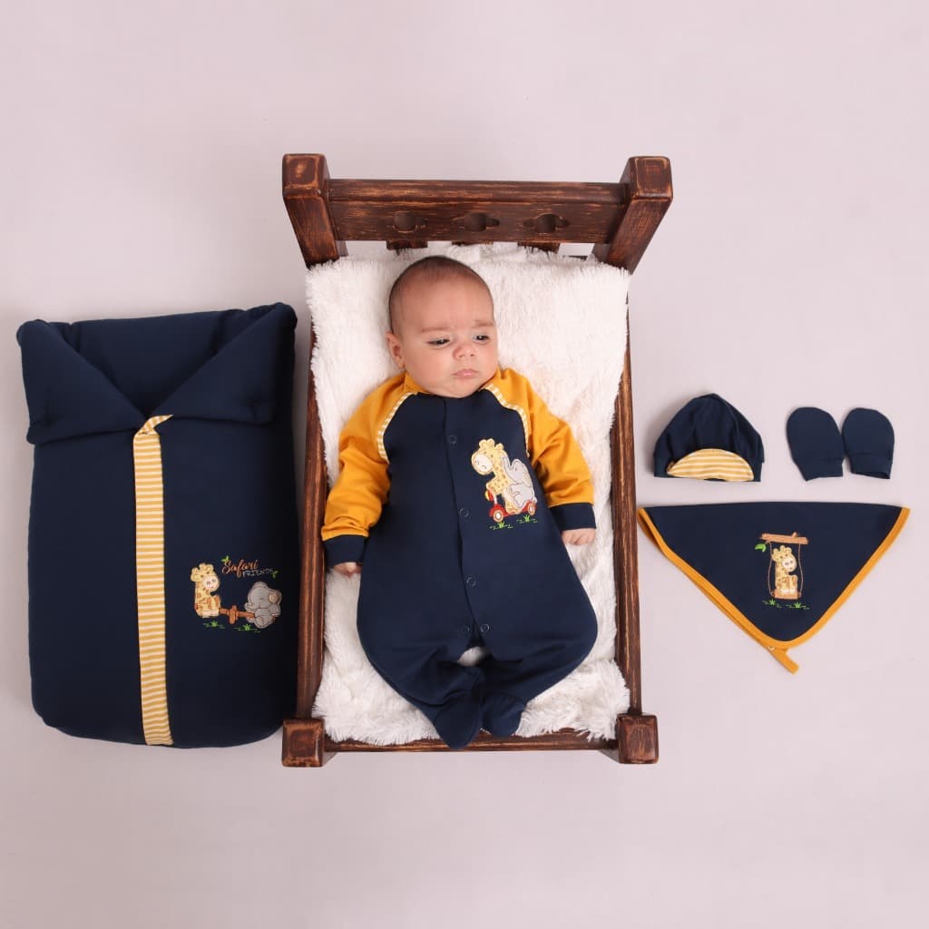 Saída Maternidade Menino Bordada Safari Friends com Saco de Dormir 05 Peças Roupa de Bebê Menino