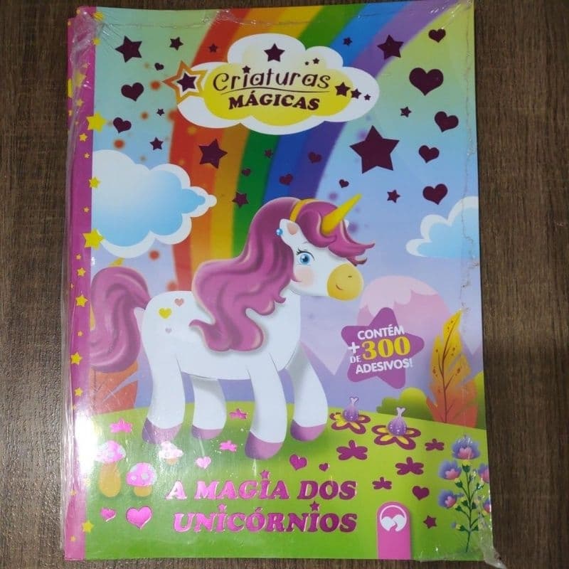 Livro de adesivo - A magia dos unicórnios