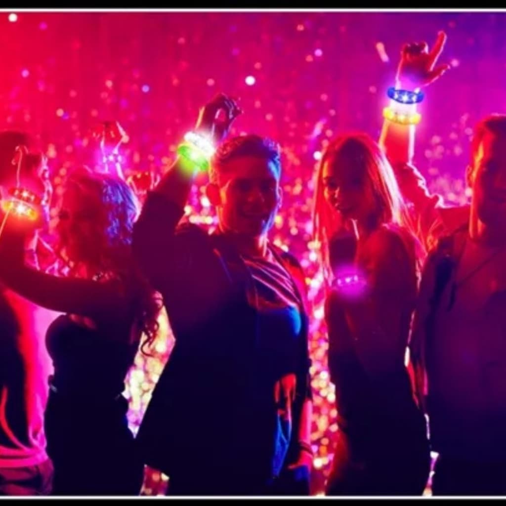 Kit 140 Pulseiras de LED Ativada por Som, Música e Movimento: Acompanhe o Ritm