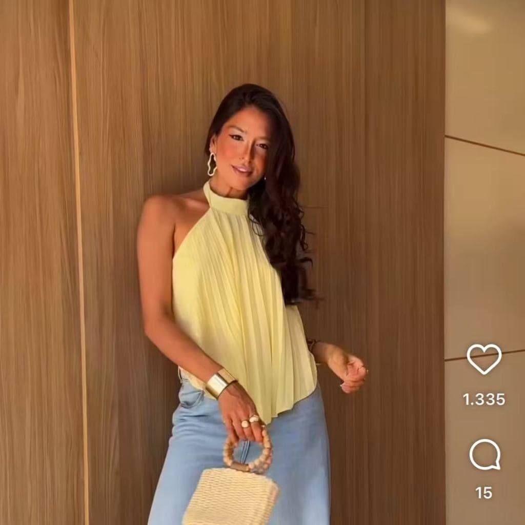 BATA MANUELA EM TECIDO CREPE PLISSADO COM DETALHES EM AMARRACAO NAS COSTAS E COM FORRO