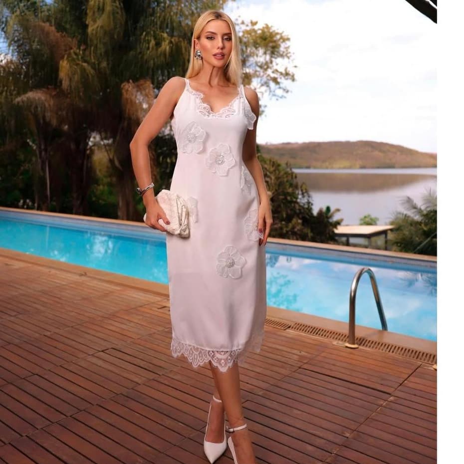 Vestido Midi de Luxo em Cetim Elegância e sofisticação em cada detalhe