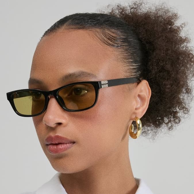 【Betsy】Óculos Retangular Retrô Unissex – Armação Clássica com Detalhe Dourado, Estilo Vintage Y2K