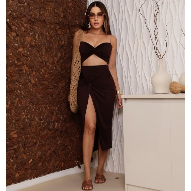 Conjunto Marrom Femenino de 3 peças calcinha saia com fenda e cropped tecido suplex moda praia