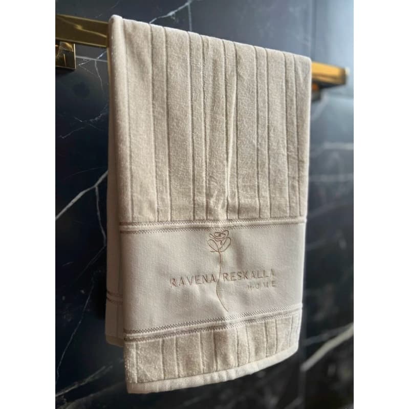 Toalha de Banho Dohler Bordada 100% Algodão Personalizada Nome Inicial Cama Mesa e Banho