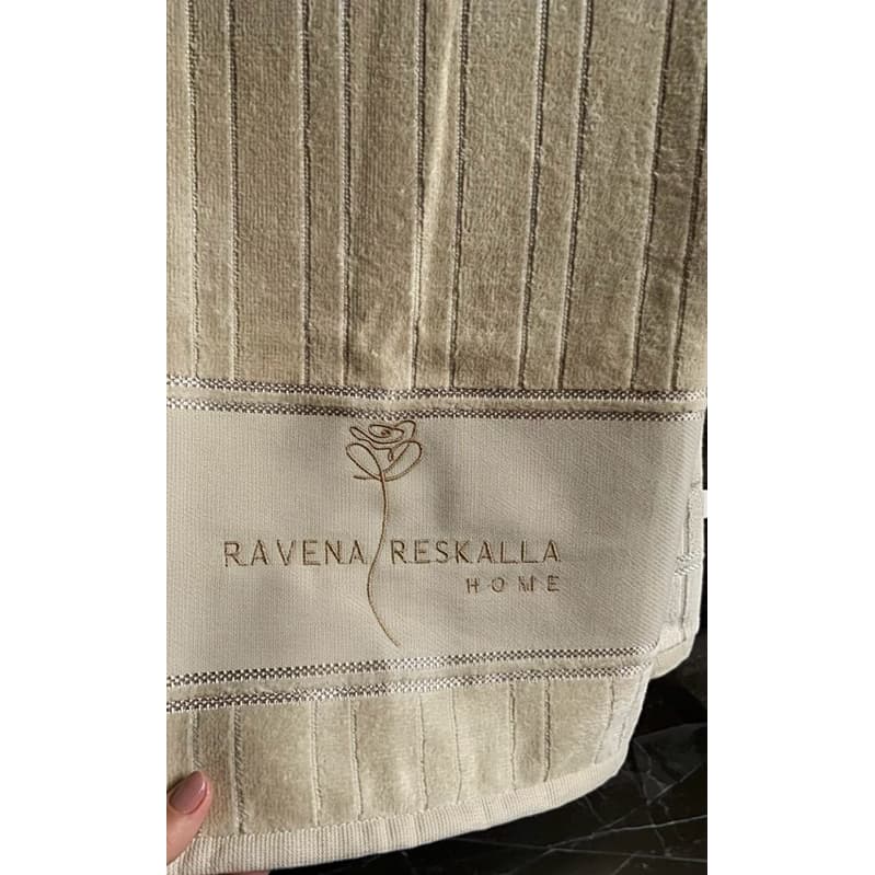 Kit 2 Toalhas De Banho E 1 de Rosto Dohler Personalizada Bordada Aveludada Bege Nome Inicial