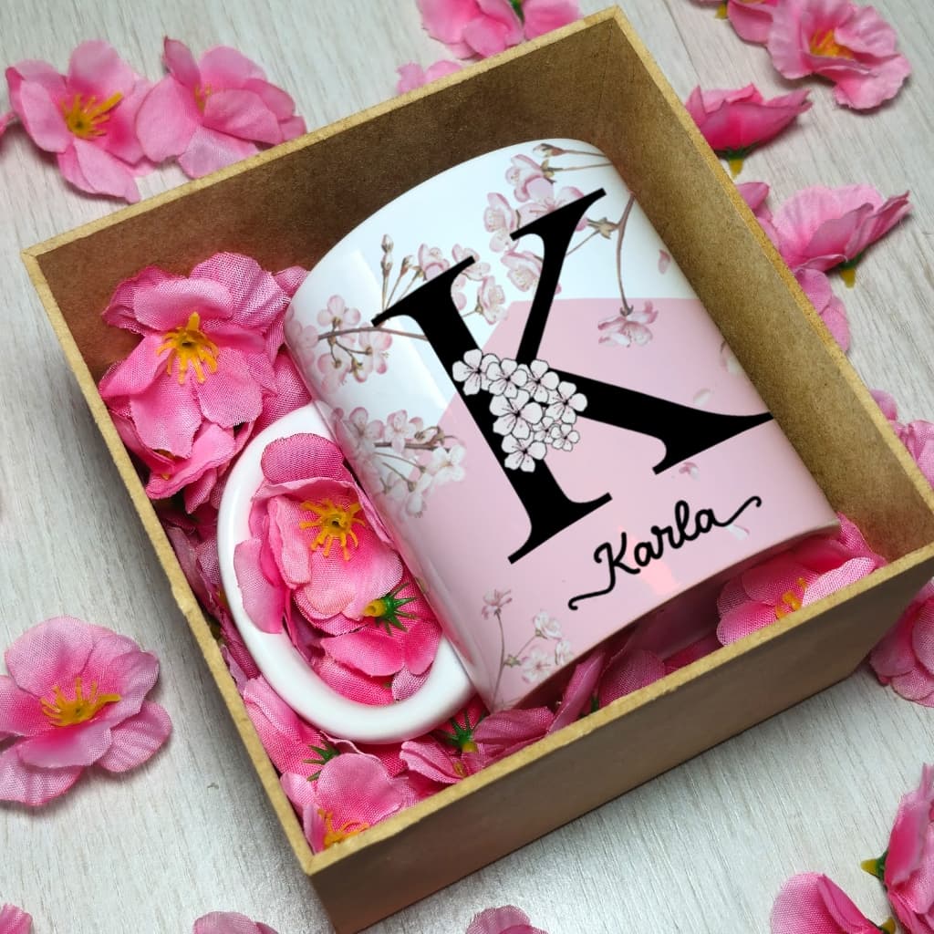 Kit Caixa + Caneca Floral com Nome Personalizado e Flores Cerejeiras Decorativas