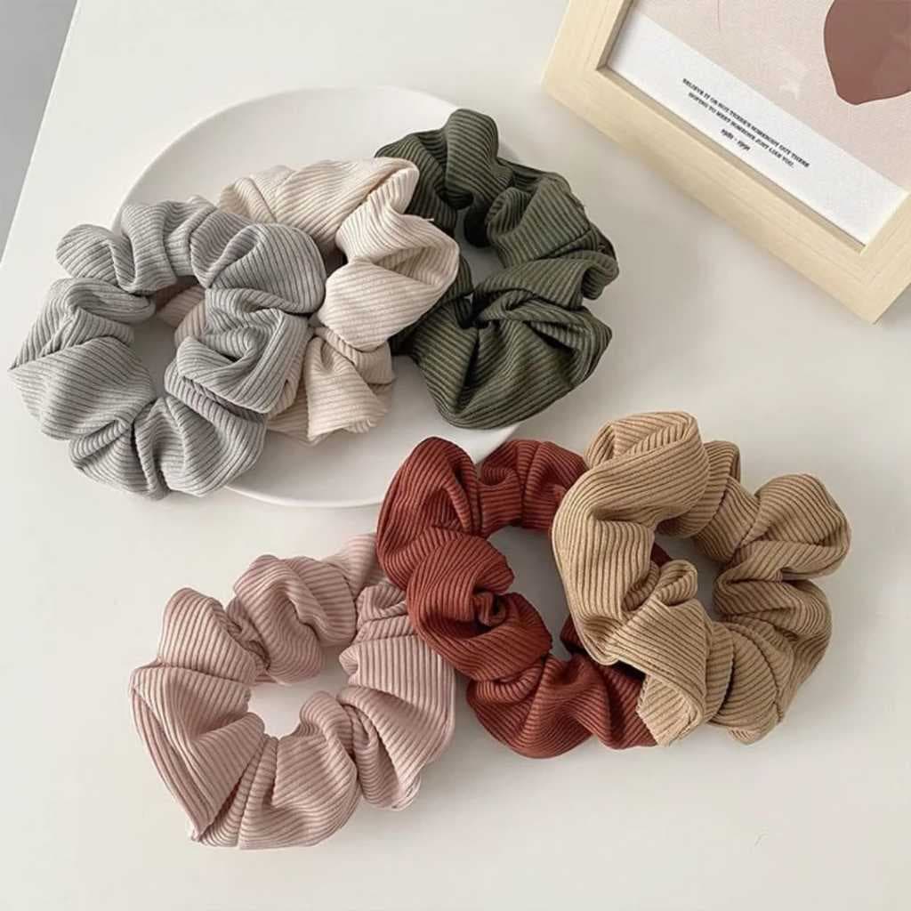 Scrunchie Canelada – Elástico de Cabelo Feminino Sofisticada em Tecido Macio Canelado - Xuxinha Acessório para Cabelo