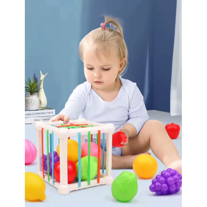 Cubo Sensorial Montessori com Elásticos – Brinquedo Educativo de Encaixe e Descoberta para o Bebê  12cm x 12cm +6meses