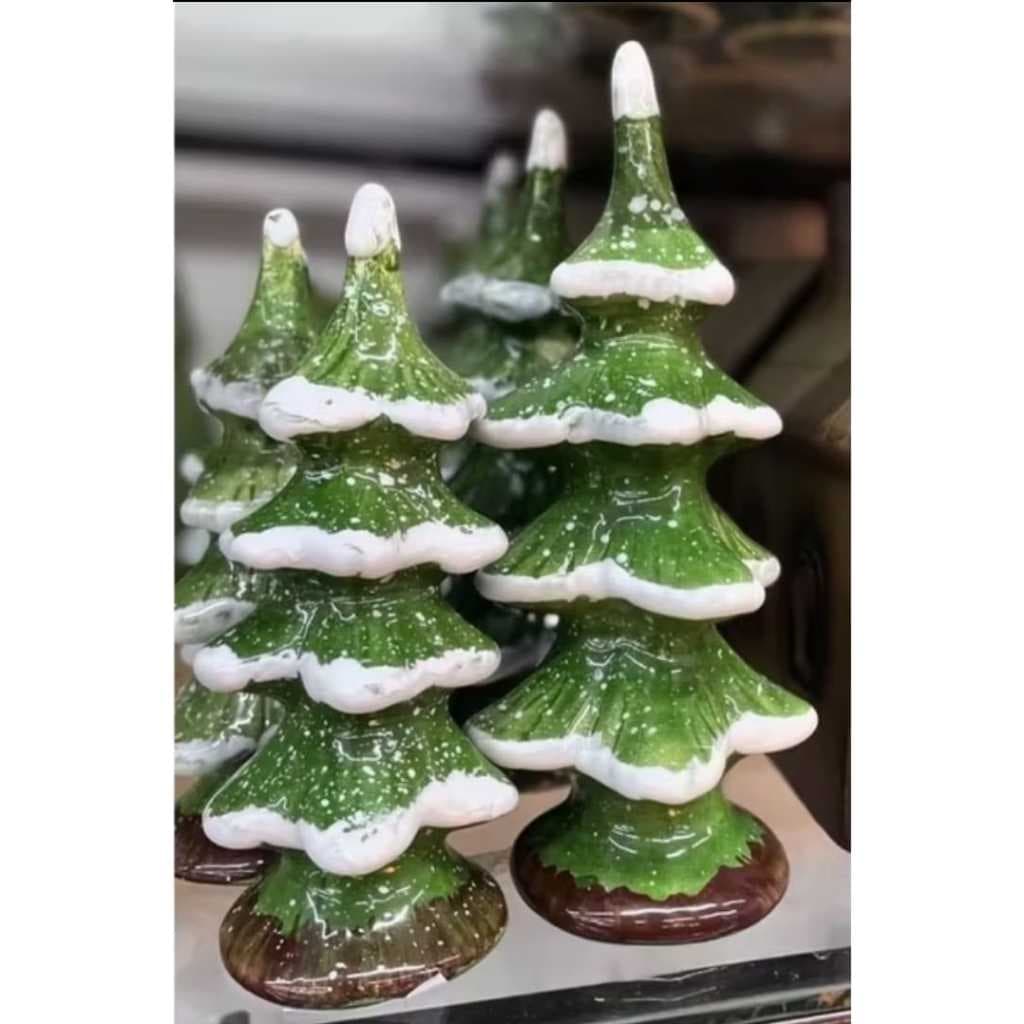 Kit 02 Árvore de Natal  Enfeite em Cerâmica com Detalhe de Neve