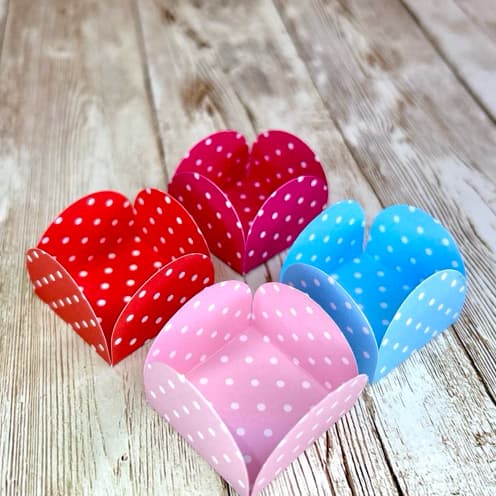 50 forminhas 4 PÉTALAS N°7 POÁ para doces finos brigadeiros aniversários casamentos