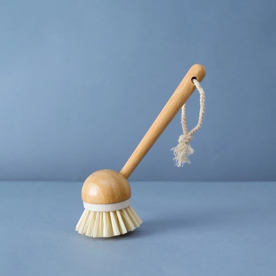 Escova de Limpeza Redonda com Cabo Longo de Bambu – Oikos