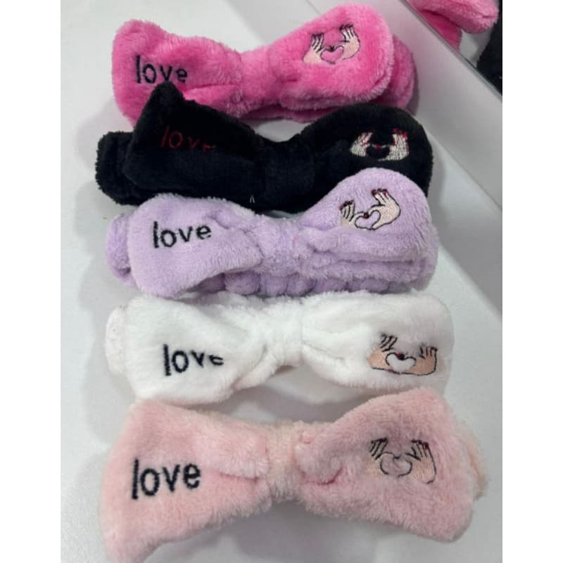 ​Faixa de Cabelo Pelúcia 'LOVE' c/ Coração K-pop - Tiara Fofa Skincare e Maquiagem Várias Cores