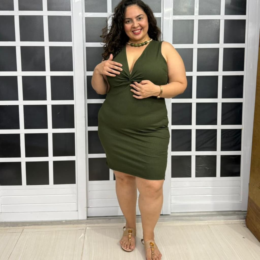 Vestido Feminino Decote V Detalhe Nozinho Midi Pus size Curve, Canelado Premium Moda Blogueira Tendencia.