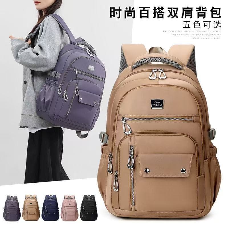 Mochila Escolar Feminina Preta Fofa com Pompom, Impermeável, Reforçada e Confortável para escola ou Viagem