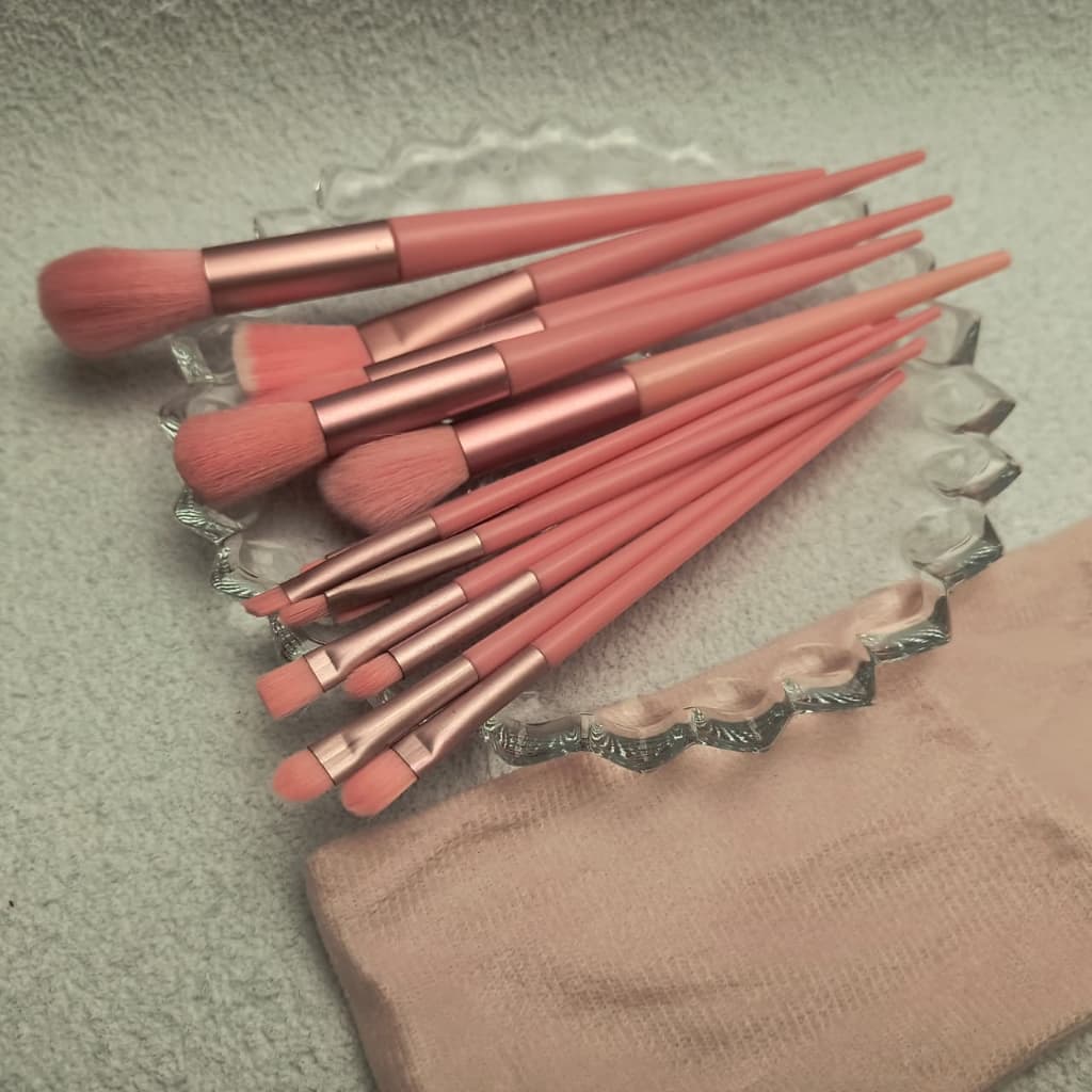 ✨ Kit 13 Pincéis de Maquiagem Profissional no estojo– Cores Lilás, Rosa e Bege | Maciez e Precisão✨