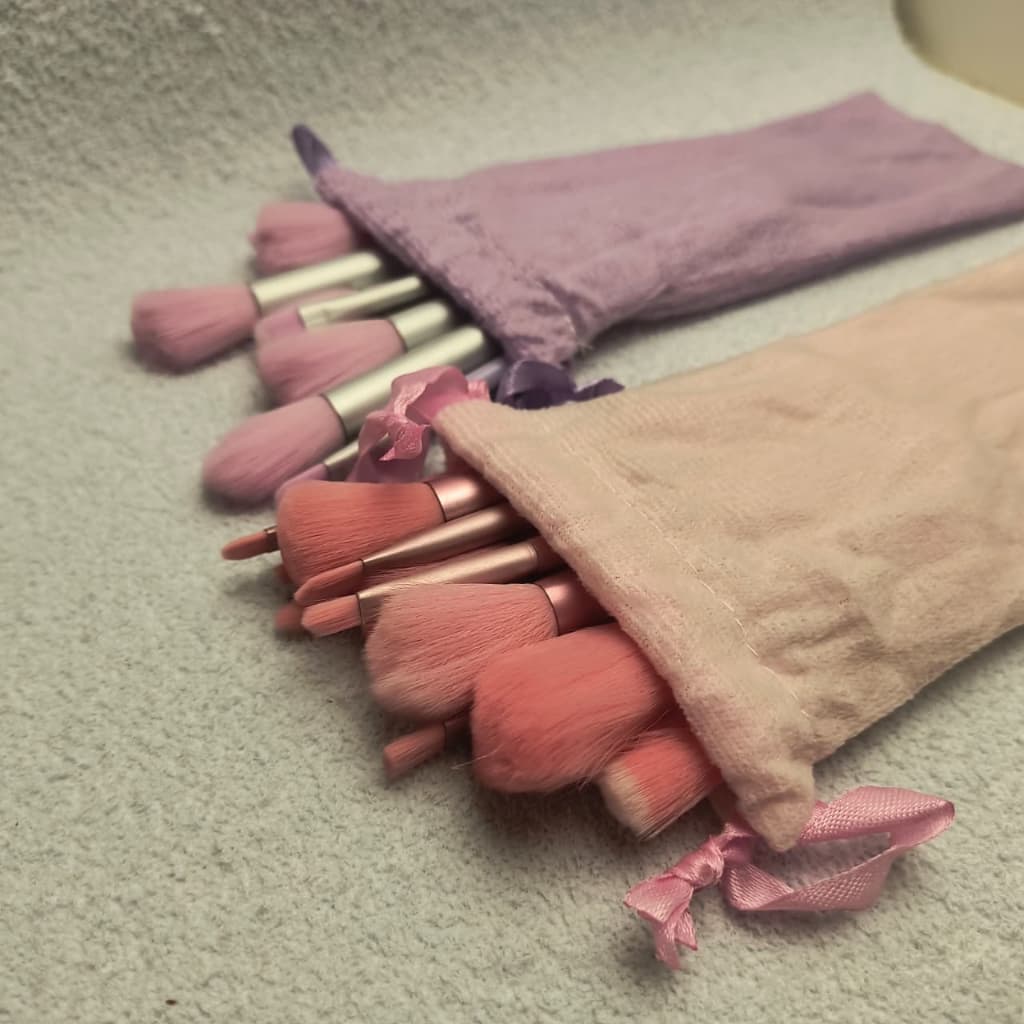 Kit 13 Pincéis de Maquiagem no estojo– Cores Lilás, Rosa e Bege