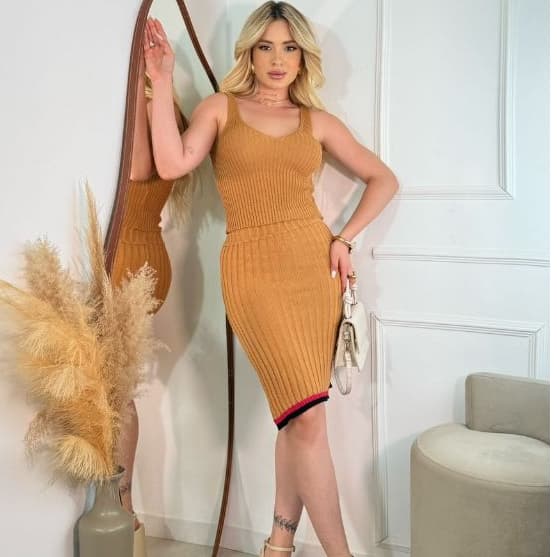 Conjunto Feminino Tricó  Cropped e Saia curta Com Fenda Elegante Moda Blogueira Luxo
