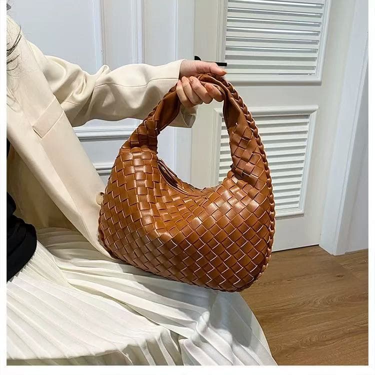Bolsa Feminina Laytonvivian de Ombro pequena meia lua Estilo Minimalista com Traçada e Calça Lateral , fashion