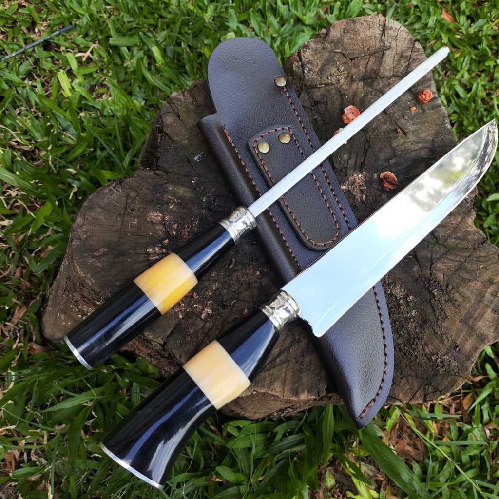 Faca e Chaira e Bainha em Couro Sintetico em Aço Inox 8' Cabo Resina e Osso Churrasco Artesanal Picanheira