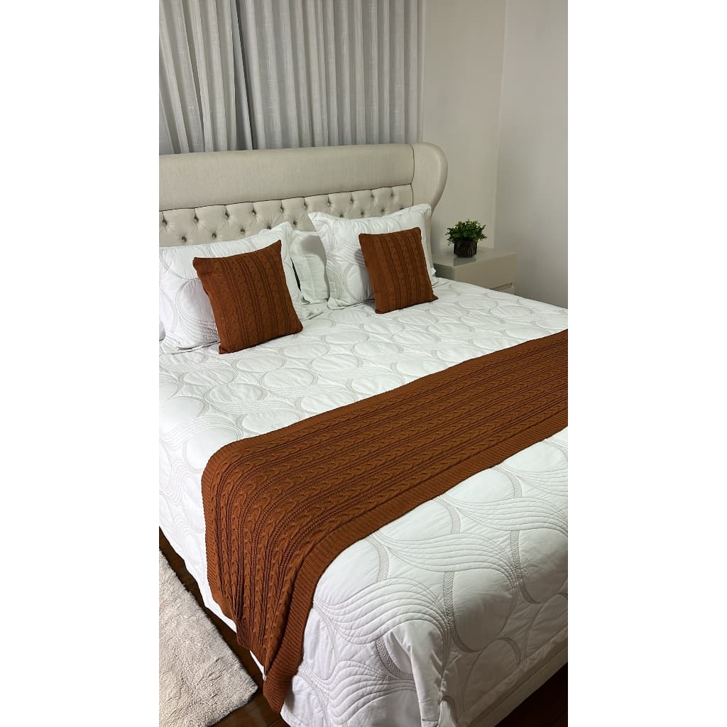 Kit Peseira Manta Trança Tricot Cama King 260x60cm Madrid + 2 capas