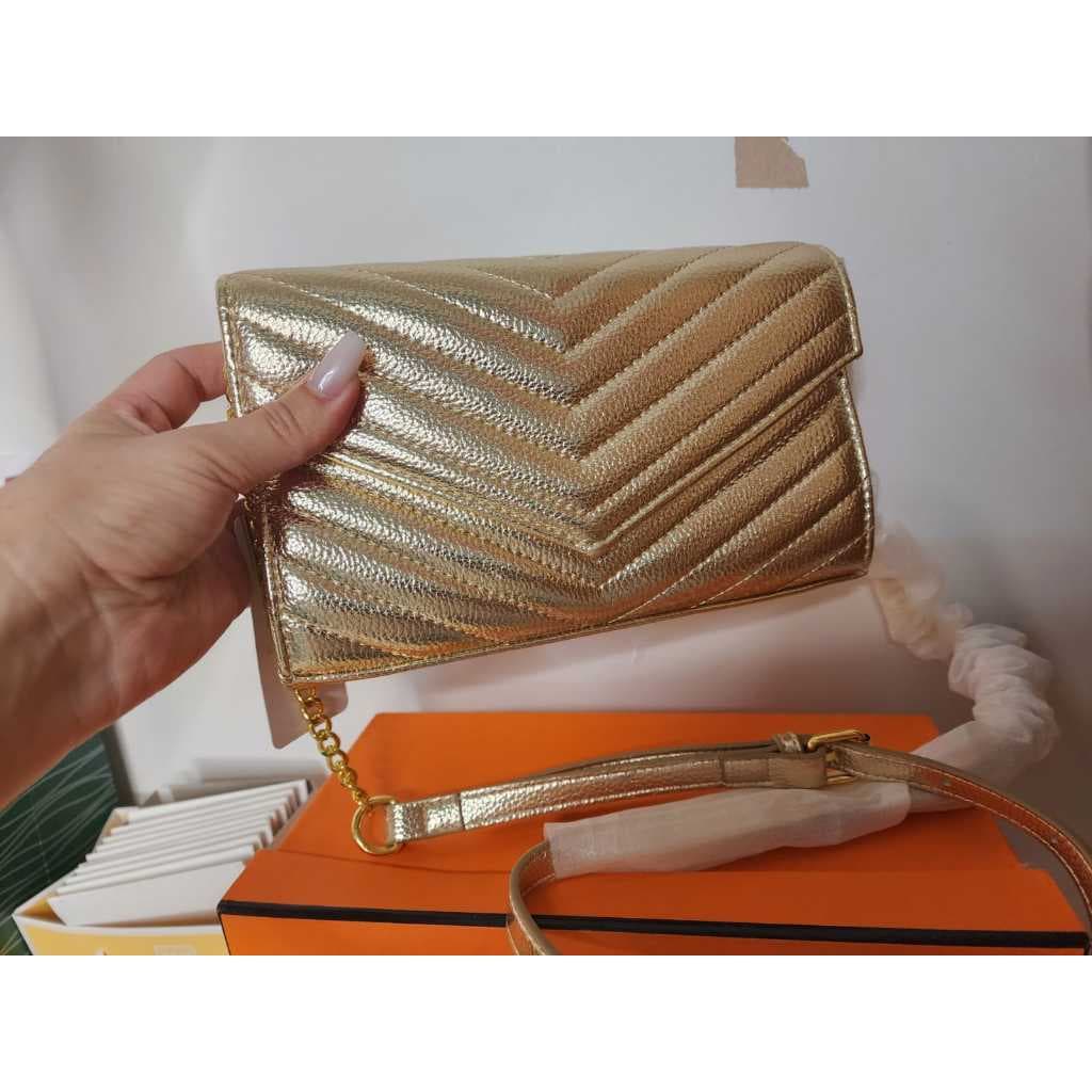 Bolsa  Tiracolo Metalizada De Festa Boradado Quadrado Com Corrente Transpassada Transvrsal Cabe Celular Porta Celular