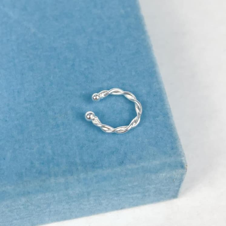 Piercing Fake Torcido - Banhado a Prata - Brinco de Pressão Unissex Delicado Minimalista