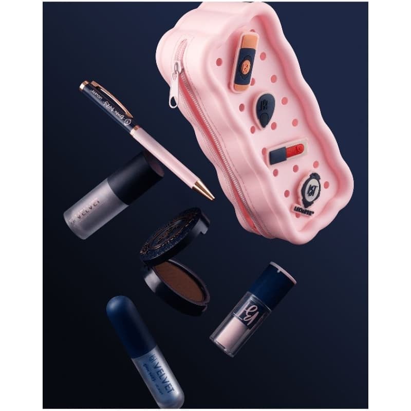 Estojo de Silicone com Pins Bruna Tavares