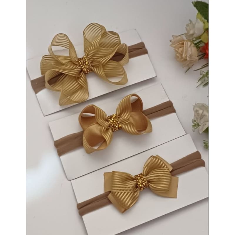 laço dourado de organza luxo  coleção festas na faixinha de bebe