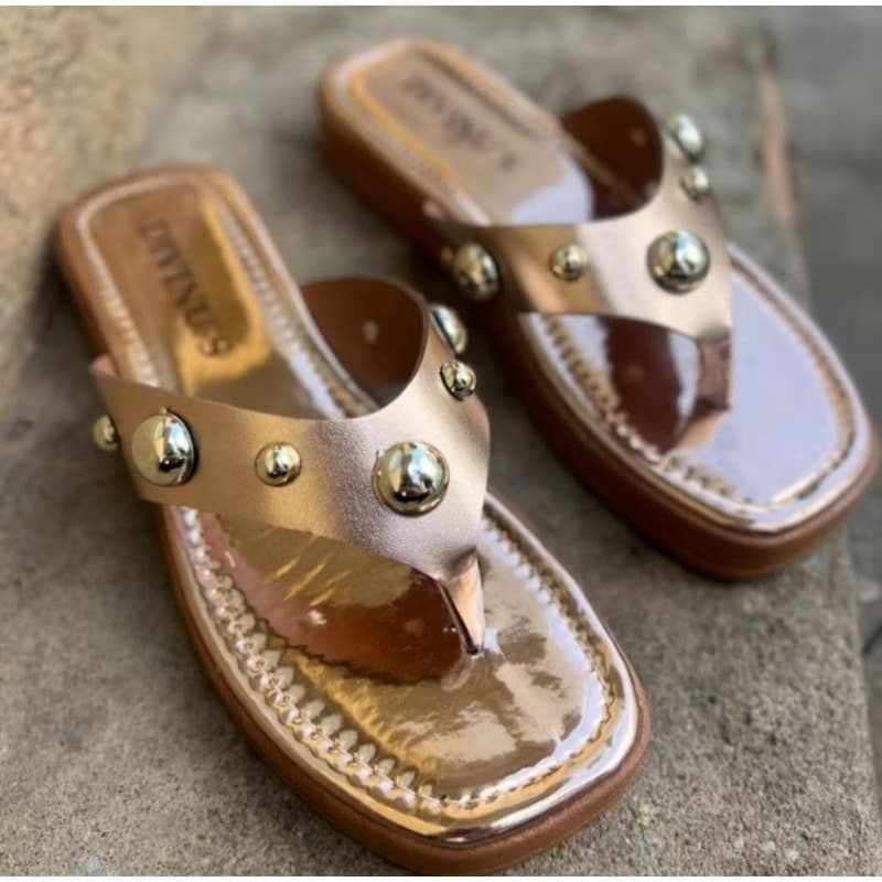 Sandália Feminina Moderna Pedrarias Flat Casual Macia Estilosa Versátil Dia a Dia Moda
