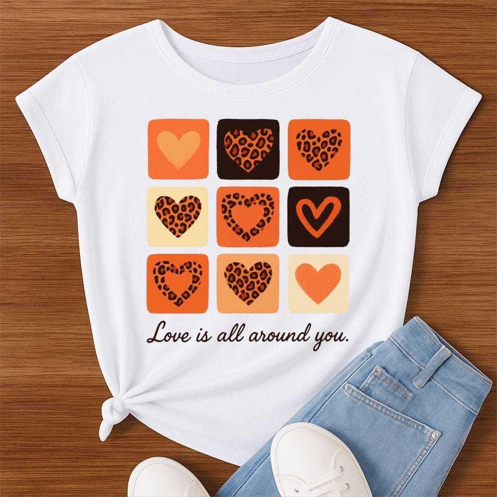 Camiseta Feminina Estampa Corações Animal Print – “Love is all around you”