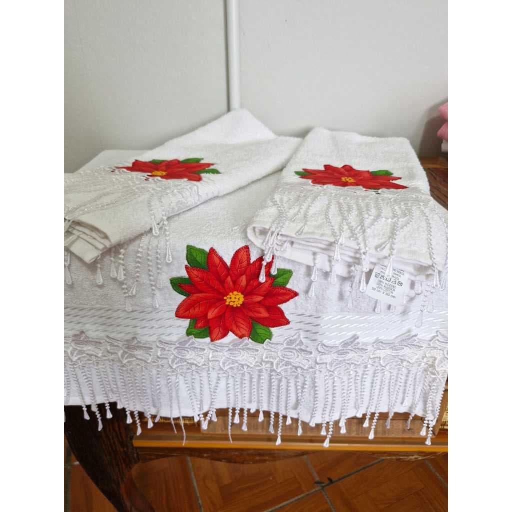 Toalha de rosto com Patch aplique e barrado em guipir 100%algodão ( Exeto efeito decorativo)