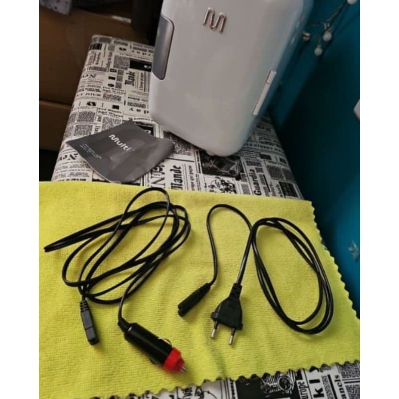 Mini geladeira da Multi ( com defeito )